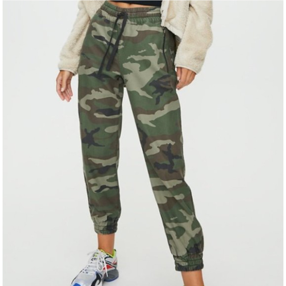 Aritzia Tna Alix Camo Jogger Pants Pull On Crop Zip Pockets Green Size XS
